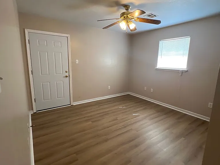 3803 Common St — Photo 10