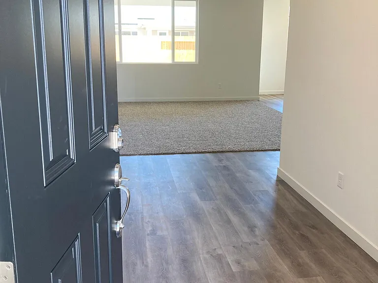 15016 Winslow Way — Photo 2