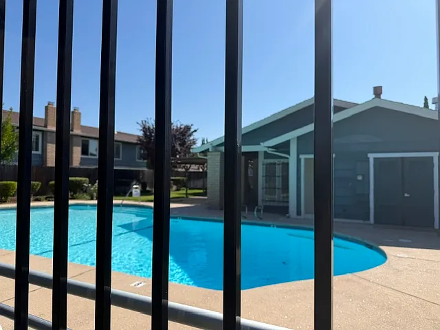 2918 Sunbird Dr — Photo 32