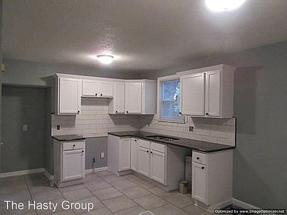 5th image of 905 E 77th Ter