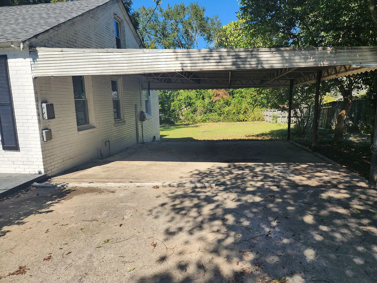 4 Bedroom 2 Bath Double Carport in East Columbus — Photo 2