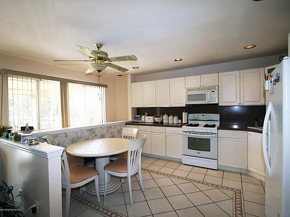 5th image of 16 Latourette Ln