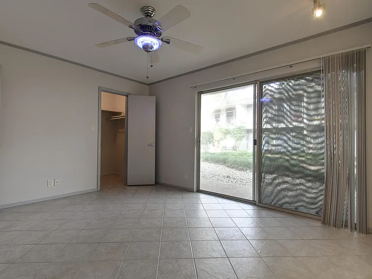 500 E Riverside Dr #136 — Photo 11