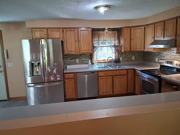 4th image of 270 Ash St