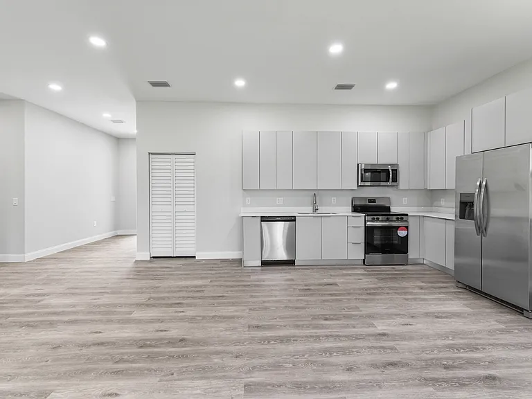 1051 Milwaukee Blvd — Photo 21
