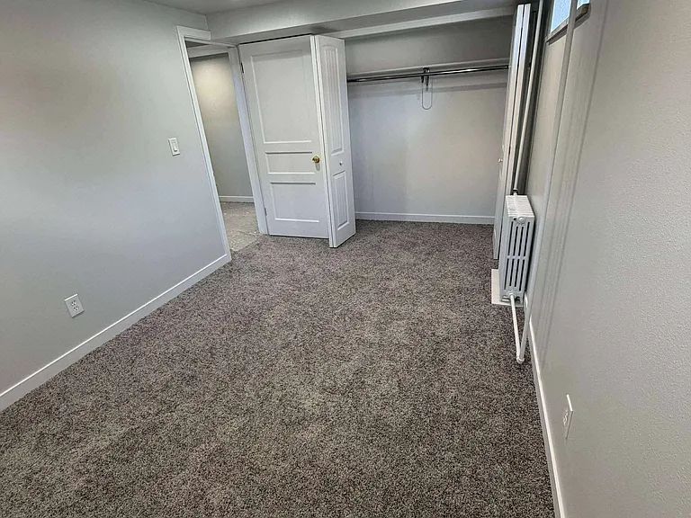 132 W Cedar St — Photo 12