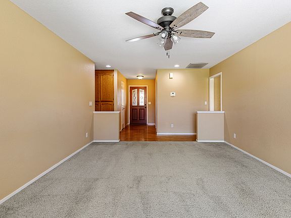 3rd image of 933 Chisholm Trl