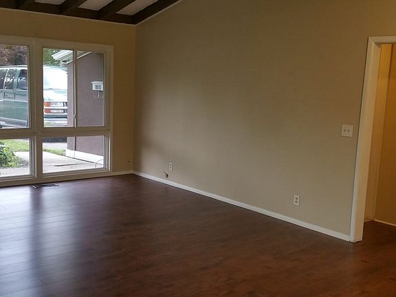 3rd image of 1815 Park Forest Dr