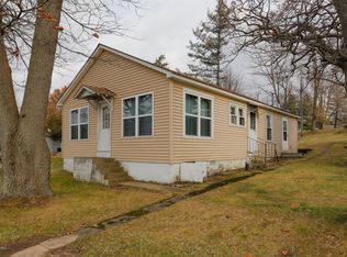 32167 Chamberlin Dr, Lawton, MI 49065