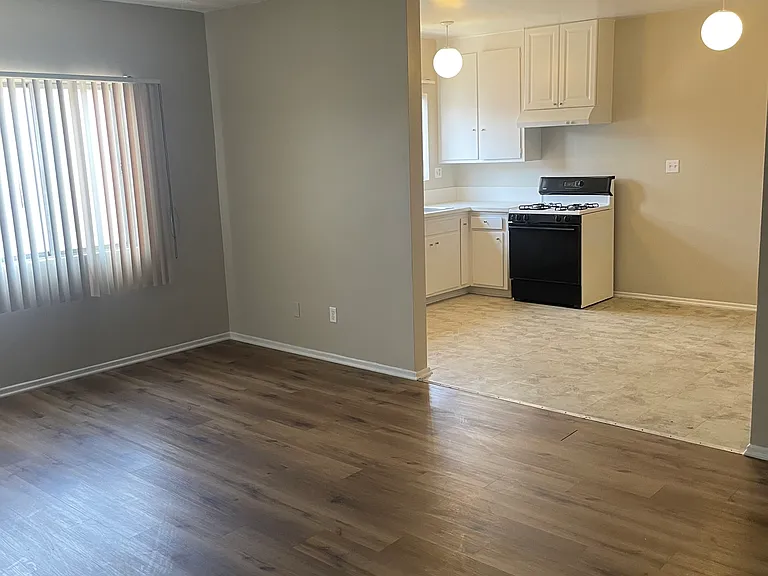 2348 W 21st St #7 — Photo 3