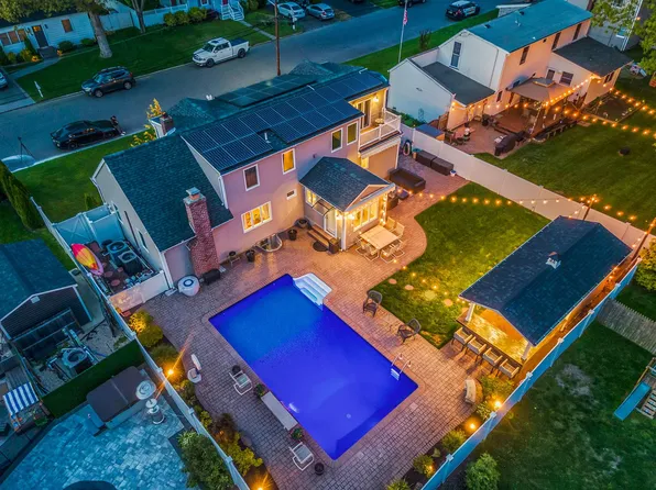 2 High Street, Sayville, NY 11782