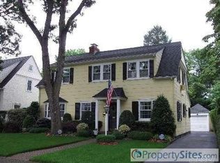 15 Damson St, Garden City, NY 11530