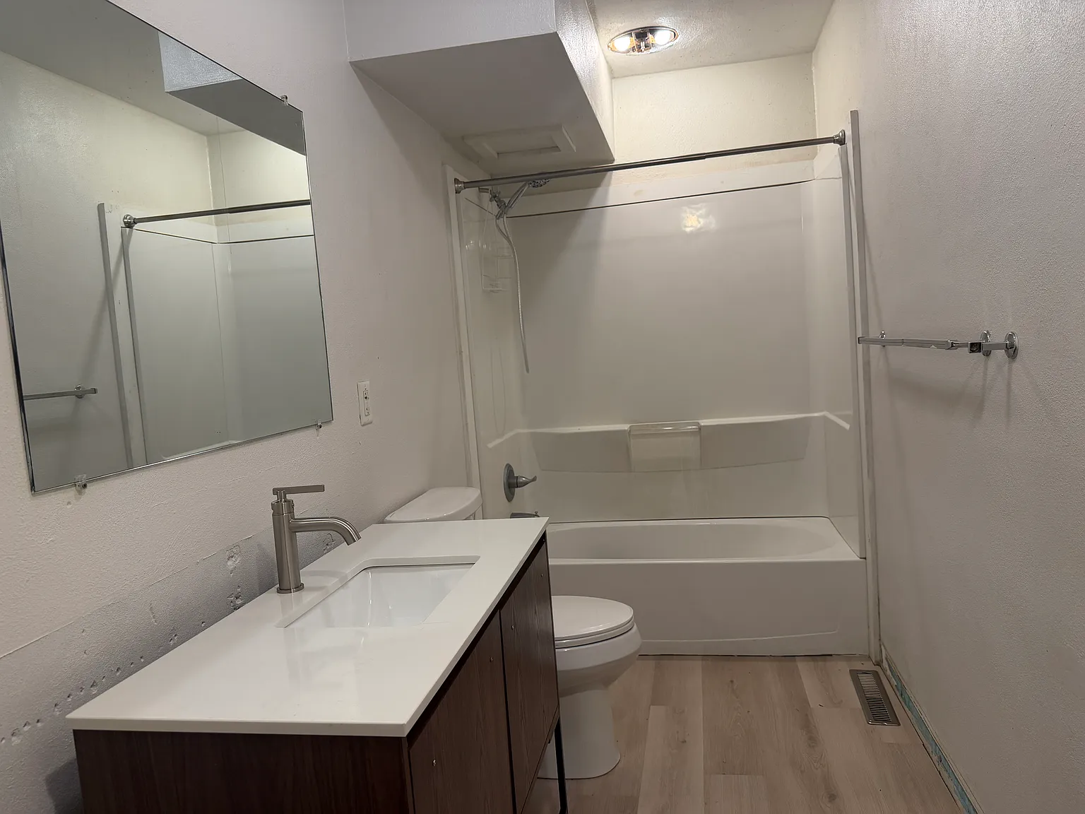 2 bed, $1,300 — Photo 3