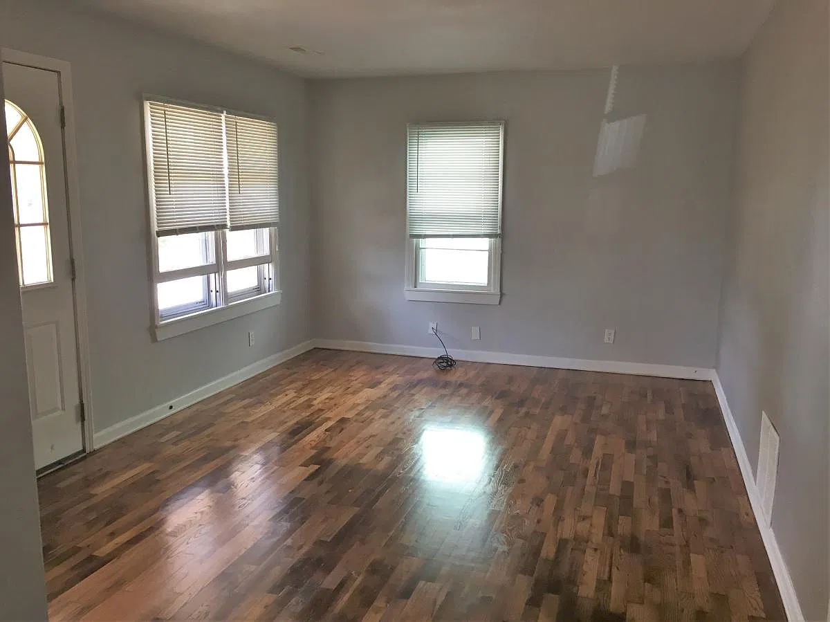 5 bed, 1400 sqft, $3,950 — Photo 2