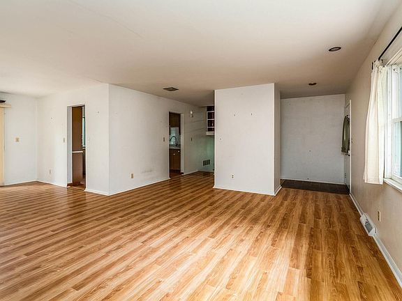 5th image of 1301 W Court St