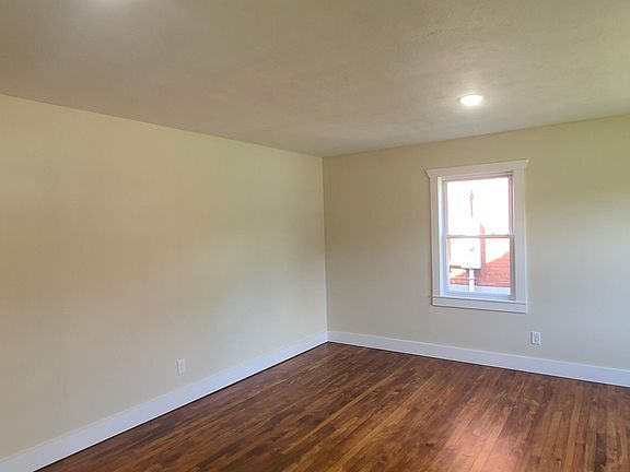 4th image of 246 Forresta Ct