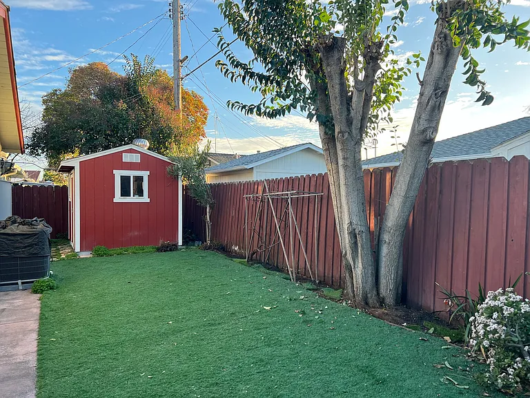 2212 Francis Ave — Photo 41