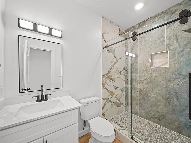 1512 W Blum St #A — Photo 26