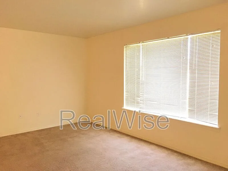 3 bed, 2.5 bath, 1300 sqft, $1,995 — Photo 3