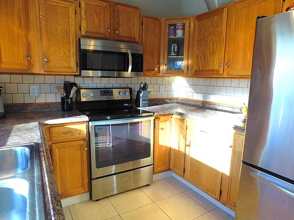 5th image of 661 Cranberry Dr