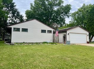 808 Burkwood Dr, Urbana, IL