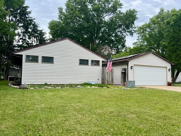 808 Burkwood Dr, Urbana, IL 61801