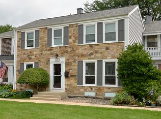 1837 Wellington Pl, Hoffman Estates, IL 60169