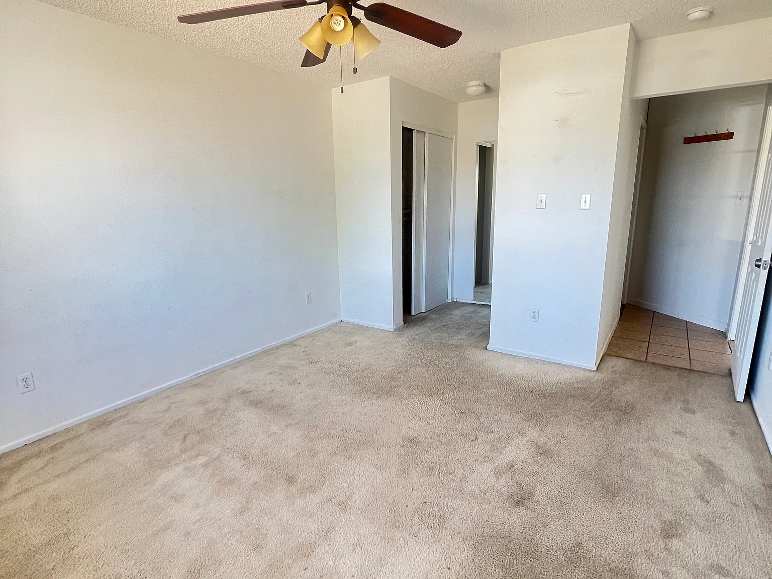 4 bed, 1306 sqft, $1,700 — Photo 3