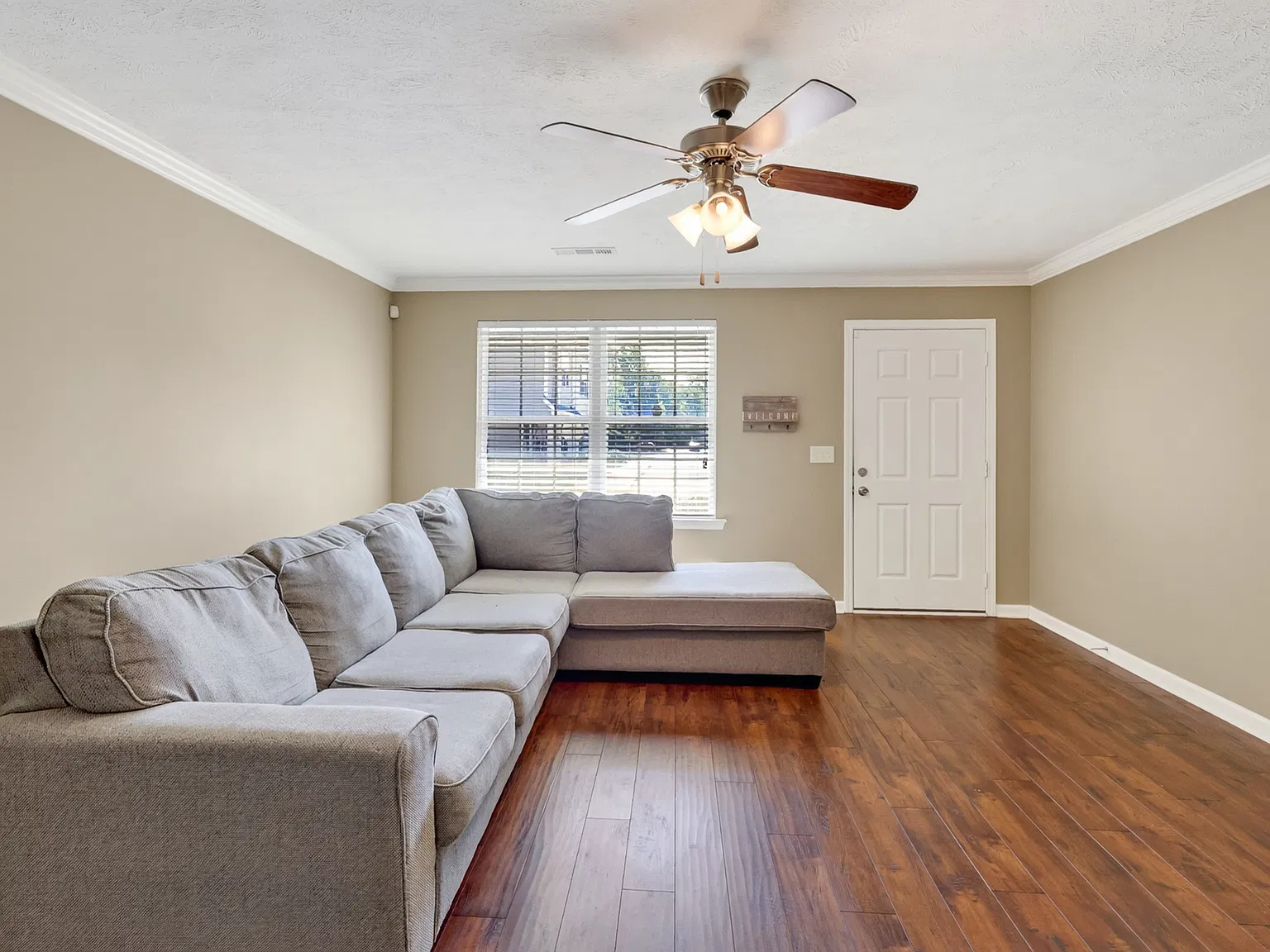 2 bed, 2.5 bath, 1328 sqft, $1,500 — Photo 2