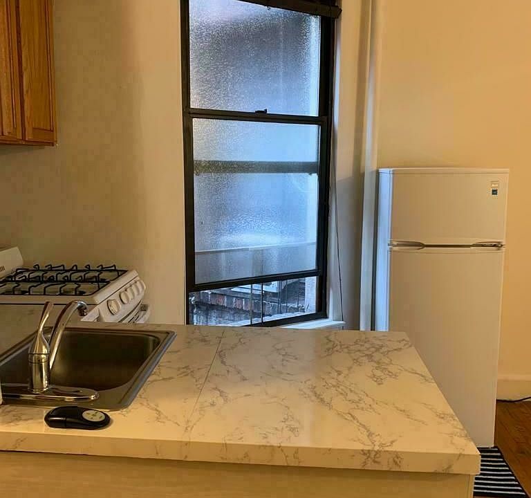 1st image of 210 E 84th St APT 4A