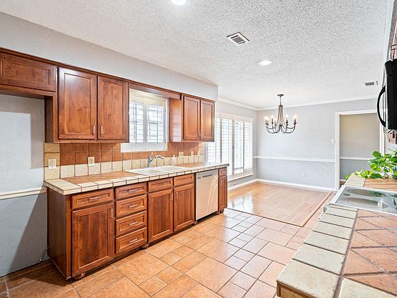 5th image of 8921 Crosswind Dr