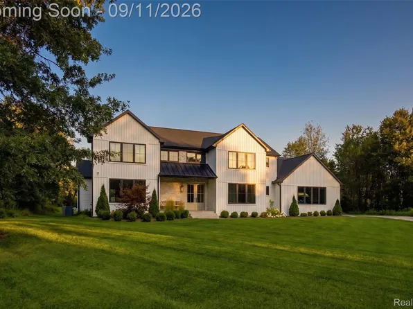 2768 Honeywell Lake Rd, Milford, MI 48380