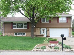 16402 Devon Dr, Minnetonka, MN 55345