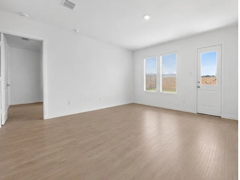 7709 Reese St — Photo 10
