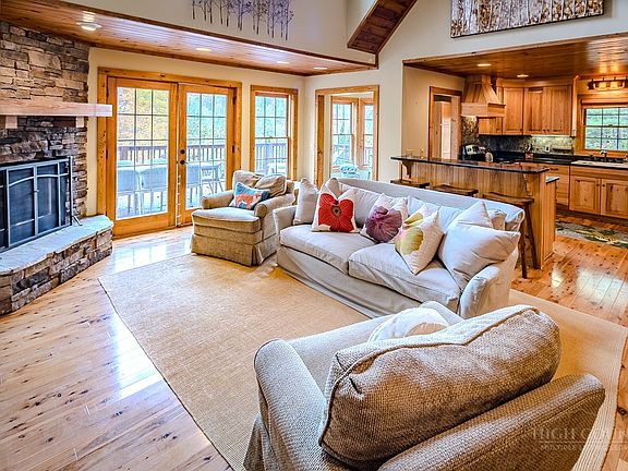 5th image of 690 Rivers Edge Drive
