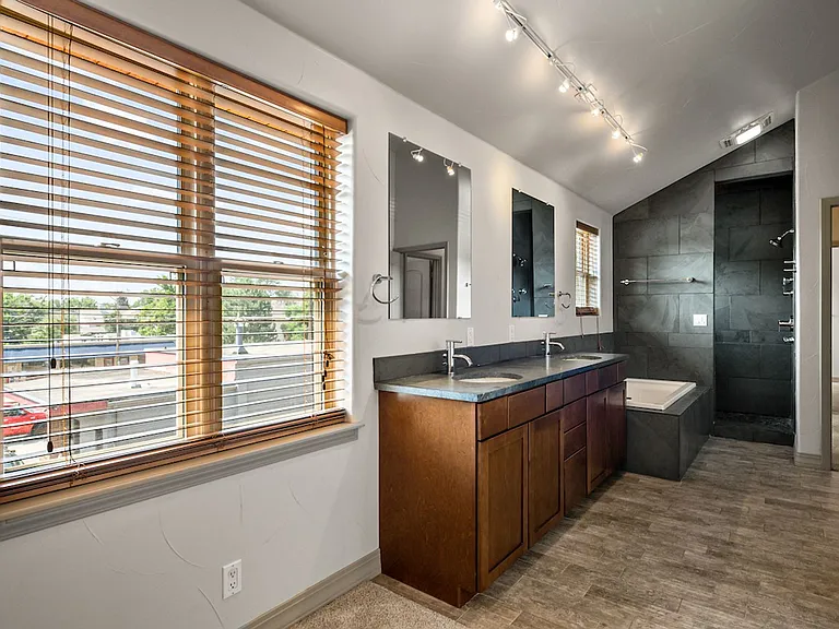 1275 S Clayton St — Photo 23