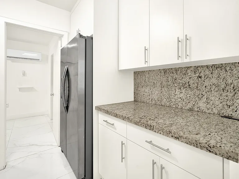 4 Sidonia Ave #2 — Photo 6