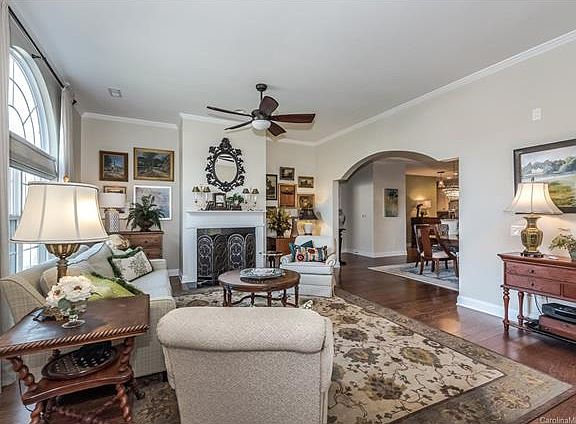 4th image of 1983 McKirkland Ct #31B