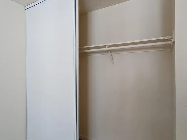Vanguard Apartments — Photo 32