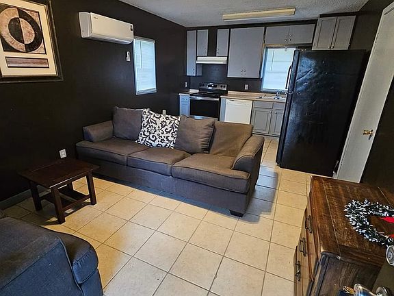 5th image of 3805 Pansy St