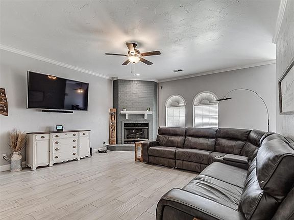 4th image of 505 SW 156th St