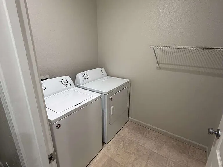 519 Tolman Way — Photo 14