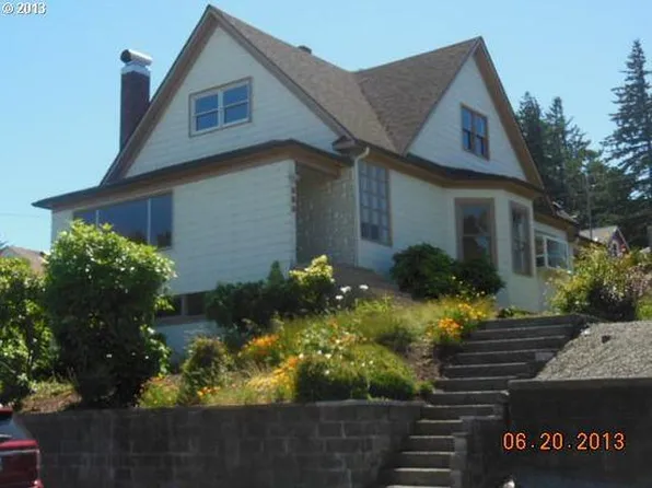 663 S 11th St, Coos Bay, OR 97420