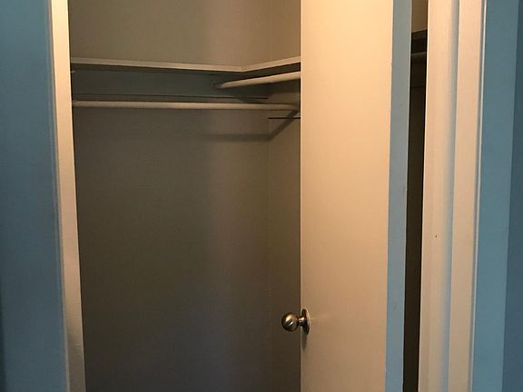 5th image of 1213 Village Ln