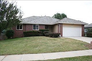 1st image of 4912 Lakeside Dr
