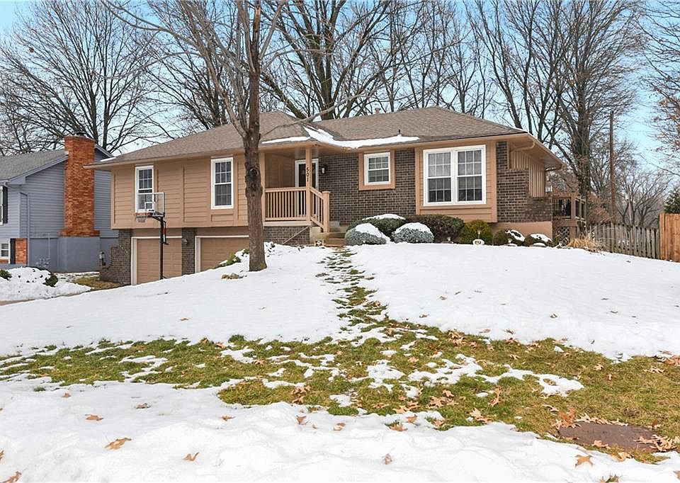 1st image of 501 NW Manor Dr