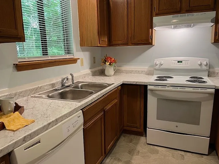104 Lystra Hills Ln — Photo 3