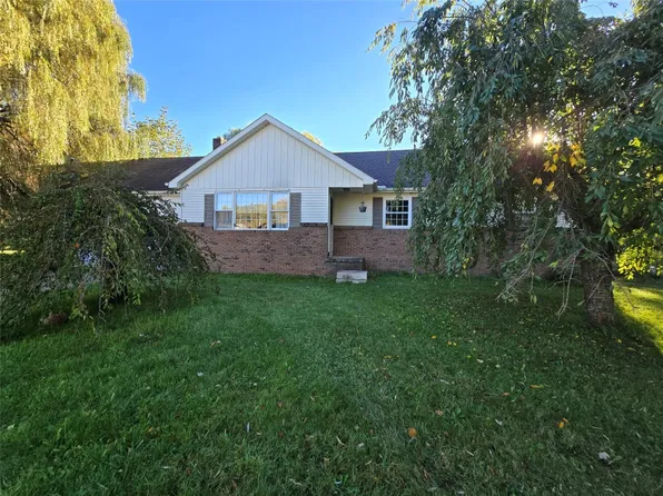 9551 S Dougan Rd, Erie, PA 16510