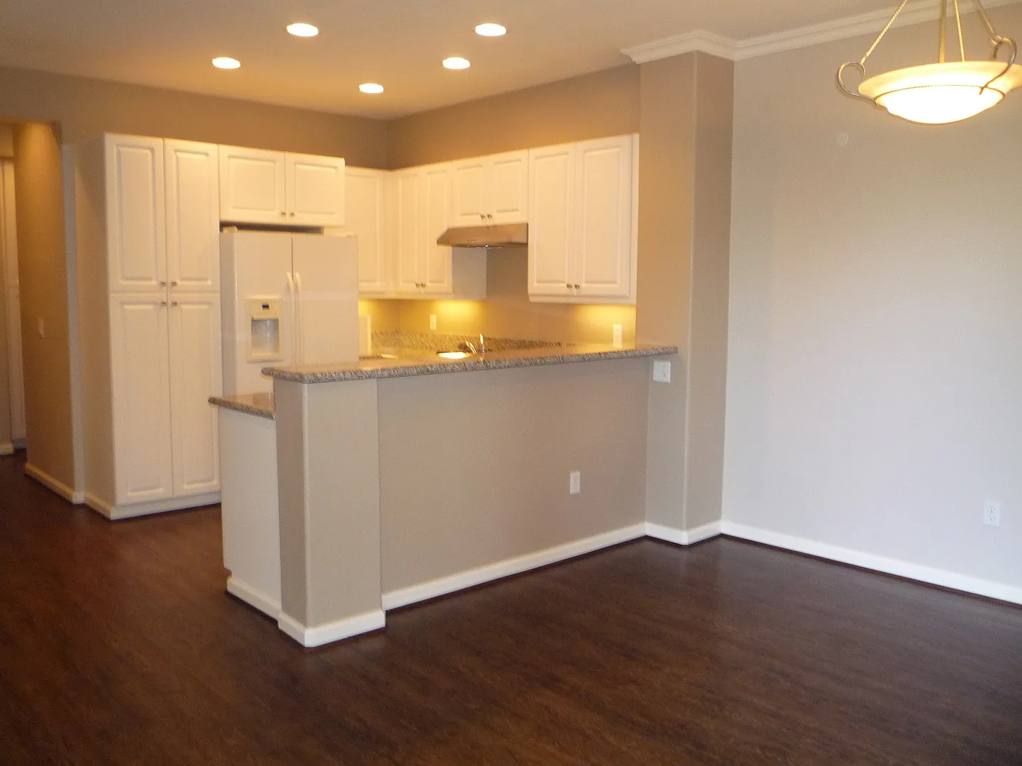 Sabre Springs Upper Corner Unit with Garage — Photo 4
