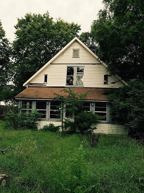 1st image of 120 S Black Ave